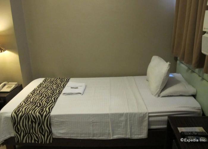 Reddoorz near Landers Superstore Cebu City