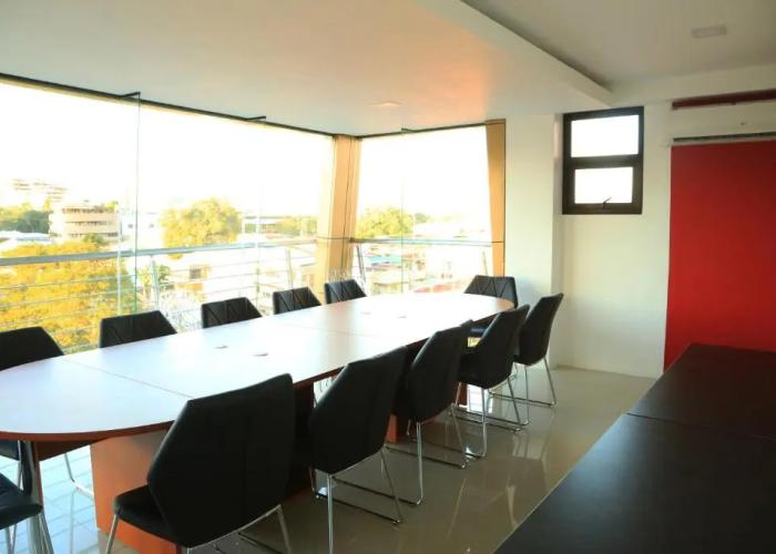 Travelbee Business Inn
