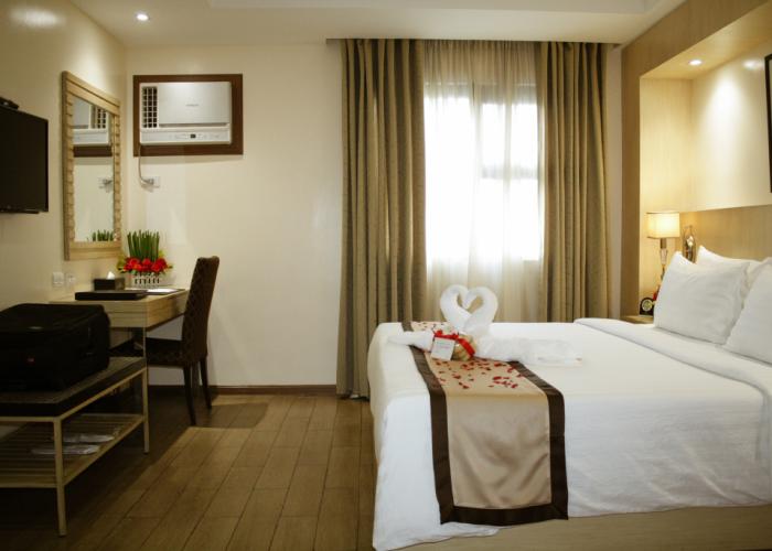 Golden Prince Hotel and Suites