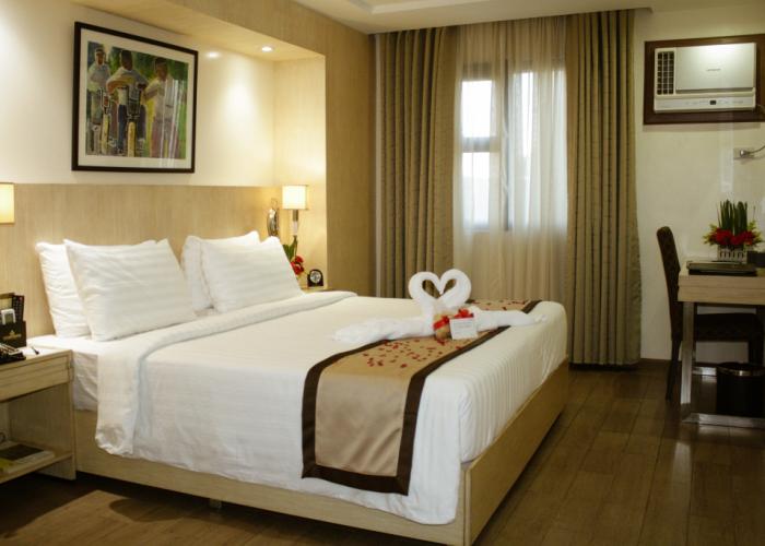 Golden Prince Hotel and Suites