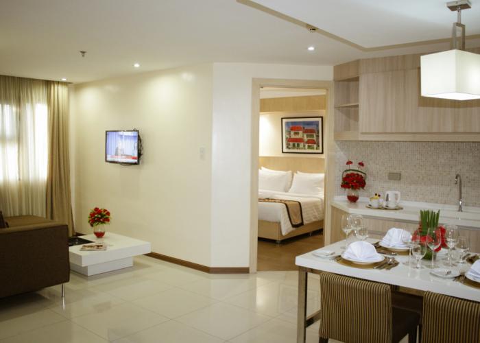 Golden Prince Hotel and Suites