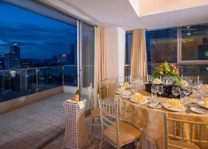 Golden Prince Hotel and Suites