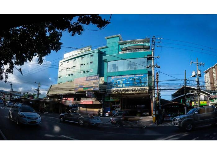 Crowne Garden Hotel