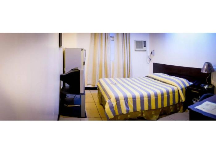 Crowne Garden Hotel