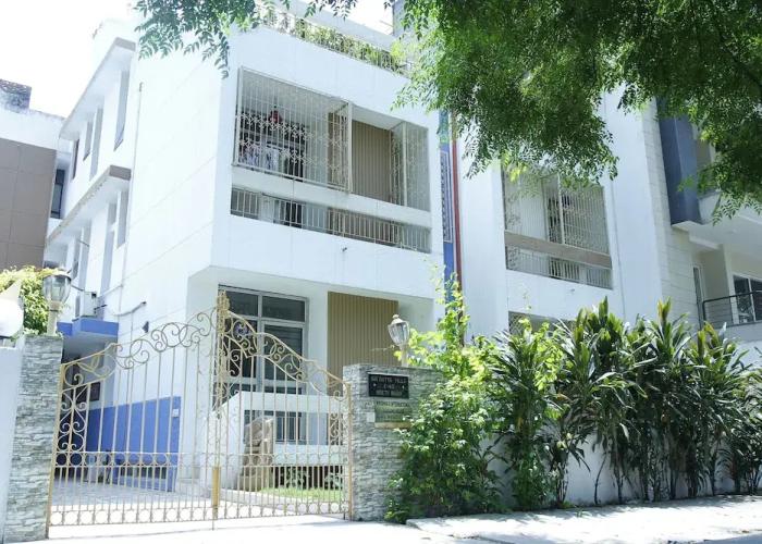 Room in Guest Room - Maplewood Guest House, Neeti Bagh, New Delhiit is a Boutiqu Guest House