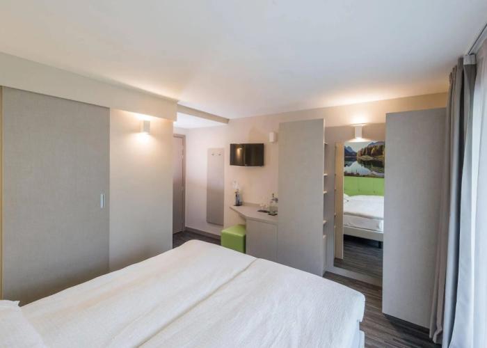 Adhhoc Hotel