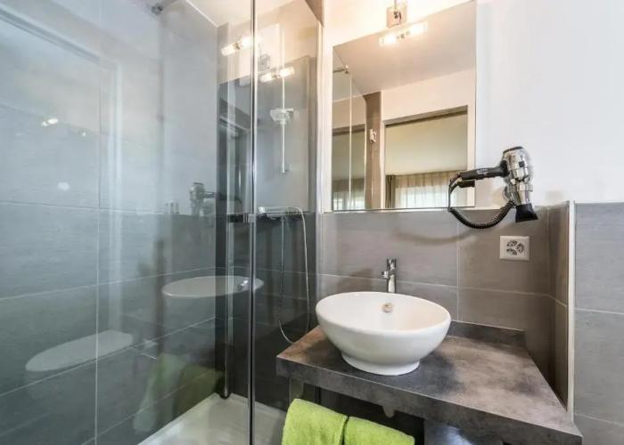 Adhhoc Hotel