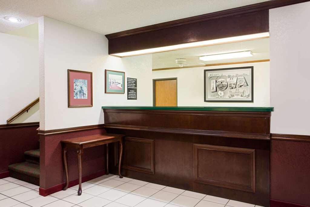 Super 8 by Wyndham New Hampton