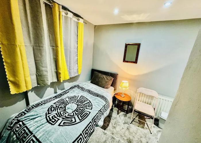 4 Bedrooms Full House Stourbridge Birmingham