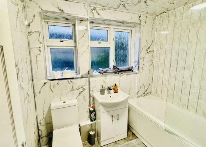4 Bedrooms Full House Stourbridge Birmingham