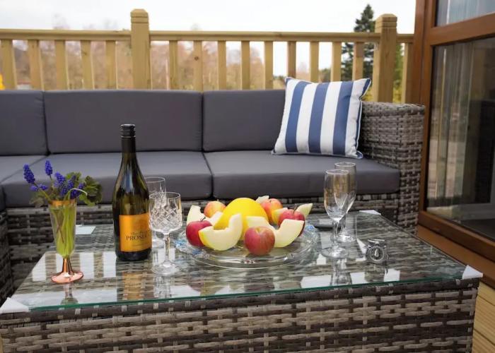 Bluebell Lodge - Sleeps 4,hot Tub, Loch & Woodland
