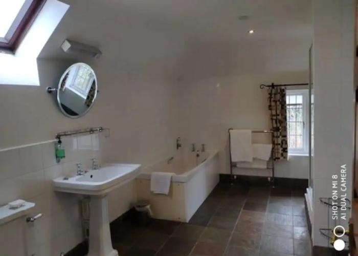The Thatched Cottage Inn