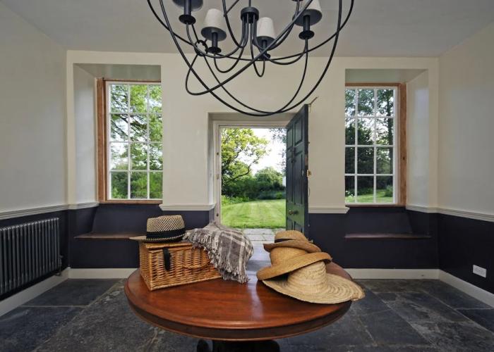 Beautiful 7 bedroom house hottub wifi