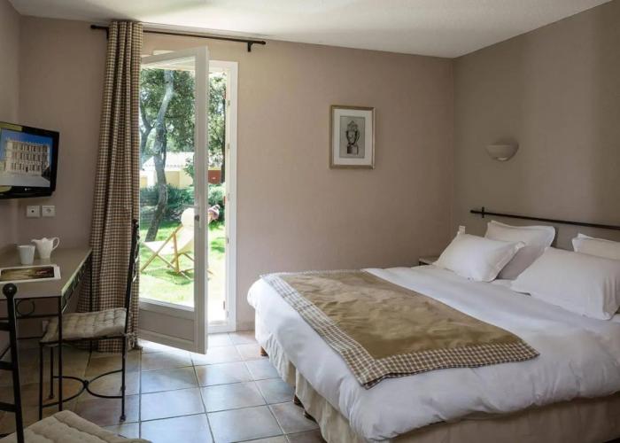Logis Hôtel La Bastide de Grignan & Restaurant La Chênaie
