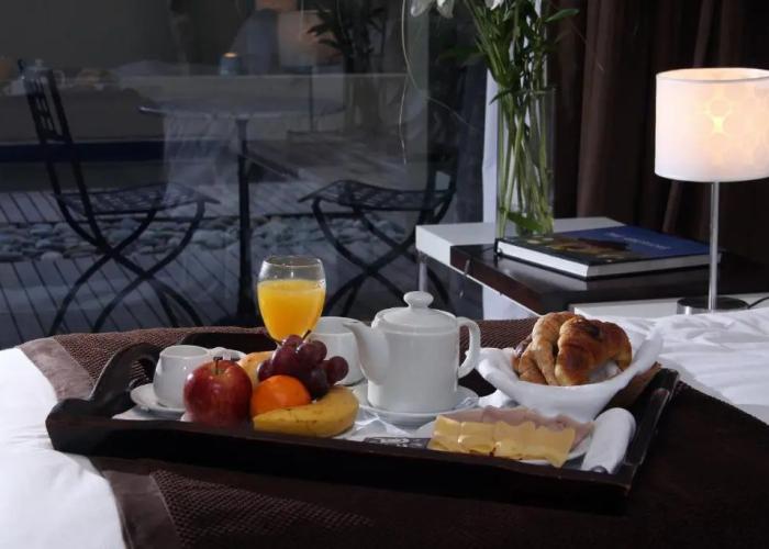 San Isidro Plaza Hotel