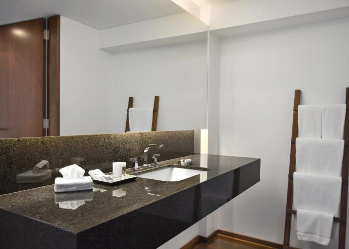 San Isidro Plaza Hotel