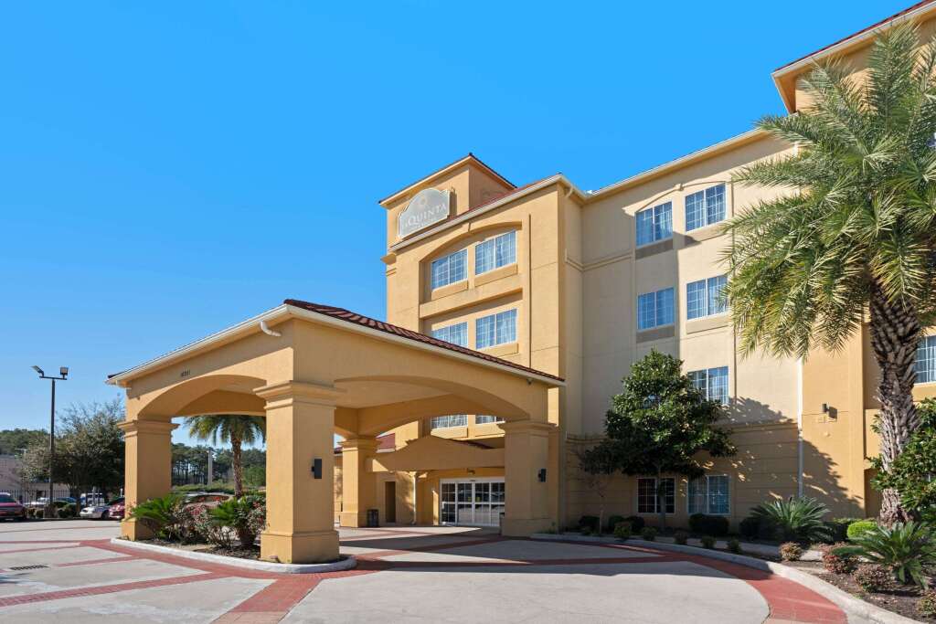 La Quinta Inn & Suites by Wyndham Houston Bush Intl Airpt E