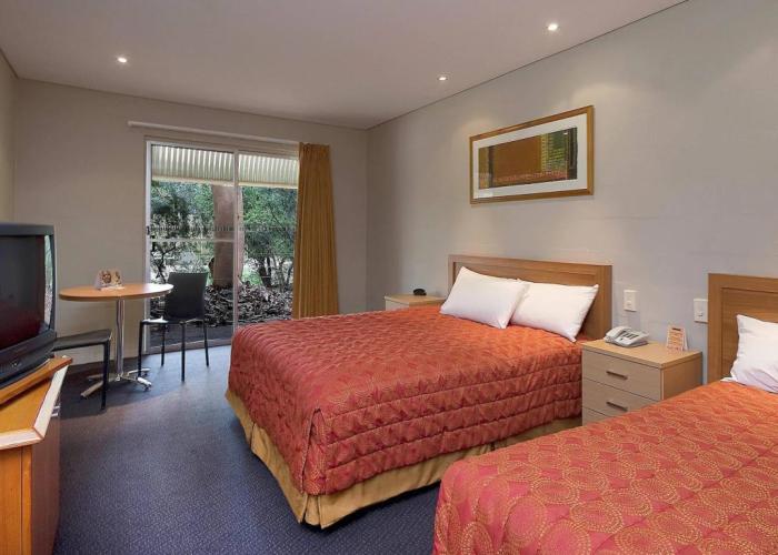 Outback Hotel & Lodge