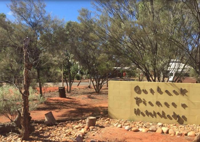 Outback Hotel & Lodge