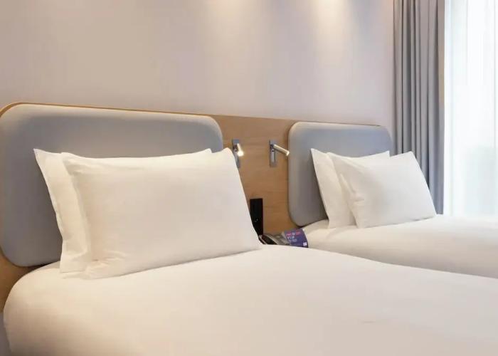 Holiday Inn Express Brussels Airport by IHG