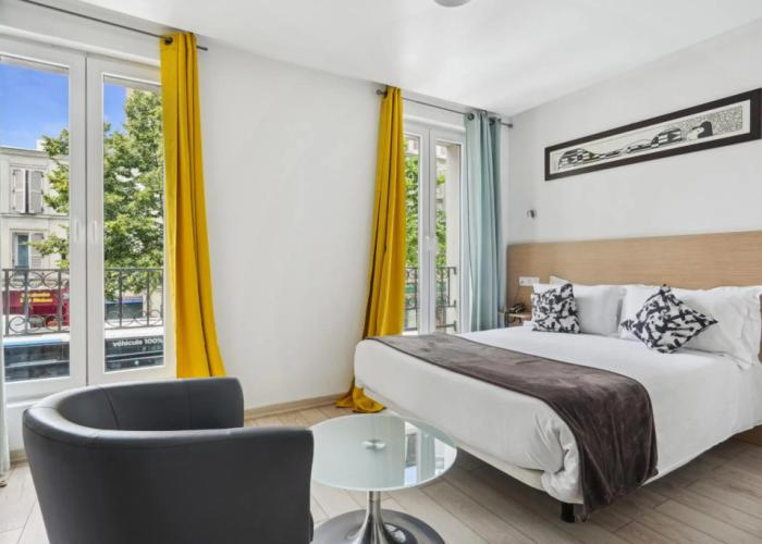 Hotel Le National Clichy Paris