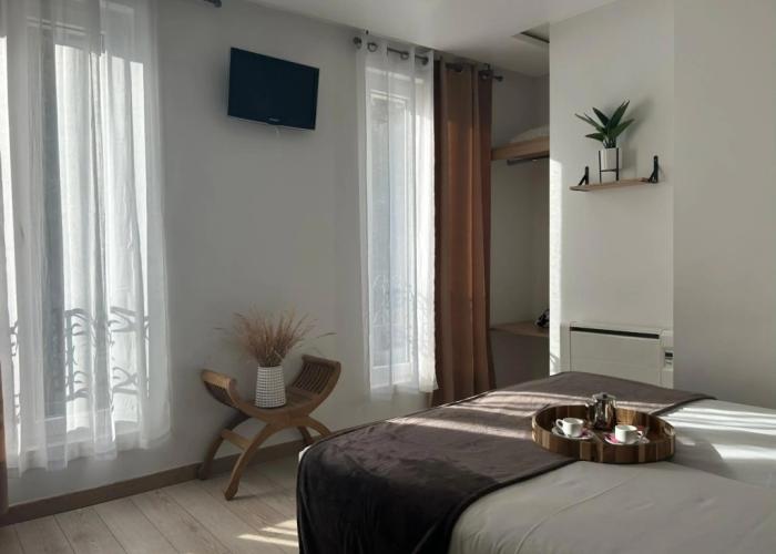 Hotel Le National Clichy Paris