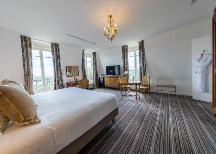 Pavillon Henri IV Hotel Restaurant Gastronomique Terrasse