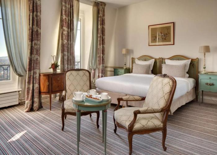 Pavillon Henri IV Hotel Restaurant Gastronomique Terrasse