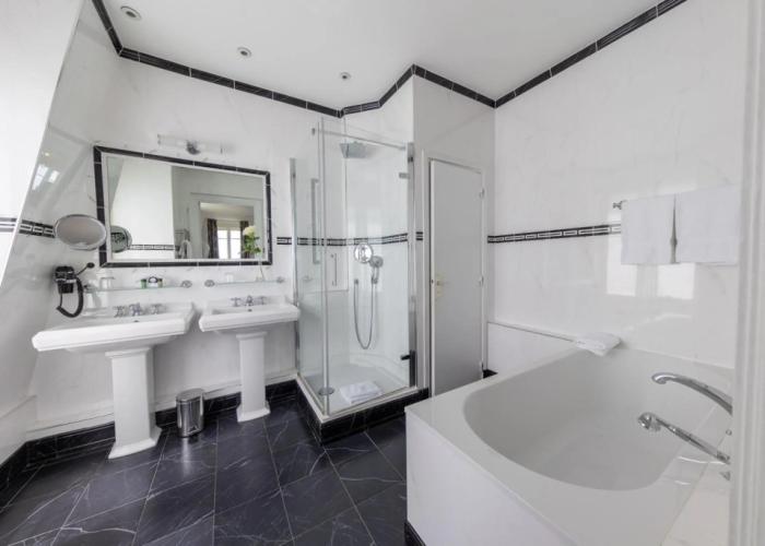 Pavillon Henri IV Hotel Restaurant Gastronomique Terrasse