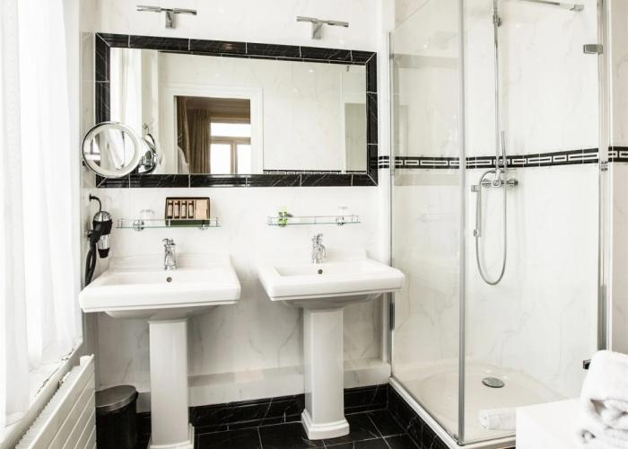 Pavillon Henri IV Hotel Restaurant Gastronomique Terrasse