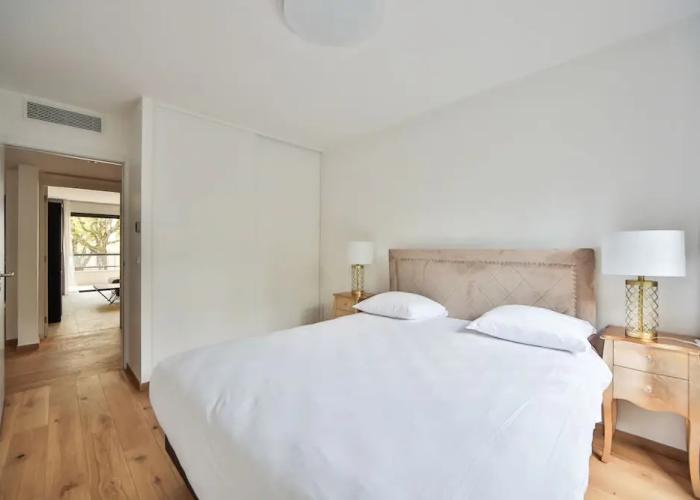 Blue Night International 69