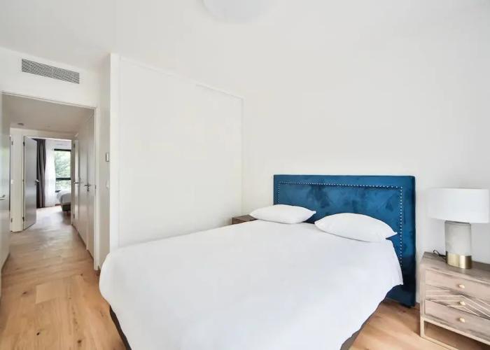 Blue Night International 69