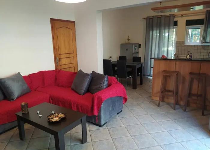 Marousi Comfy Apartment With Balcony
