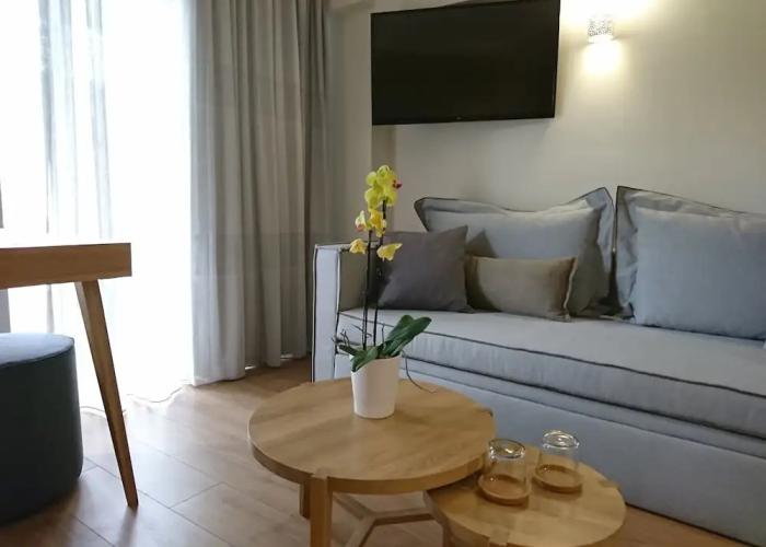 Mirivili Rooms & Suites Hotel
