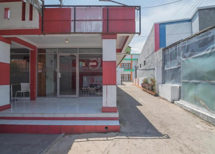 RedDoorz Plus near Alun Alun Kuningan