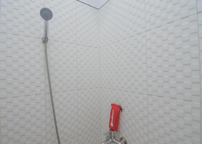 RedDoorz Plus near Alun Alun Kuningan