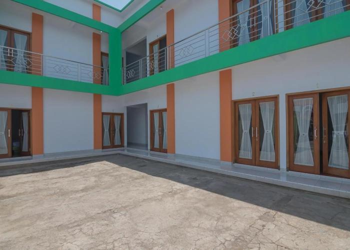 RedDoorz Plus near Alun Alun Kuningan