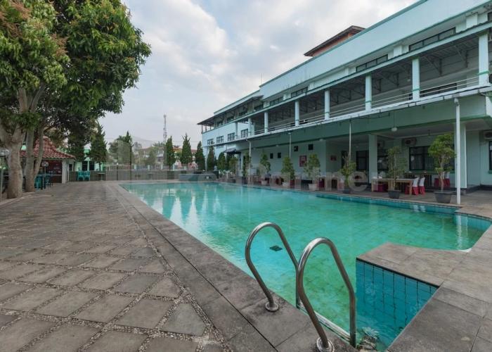 Ayong Linggarjati Kuningan Mitra RedDoorz