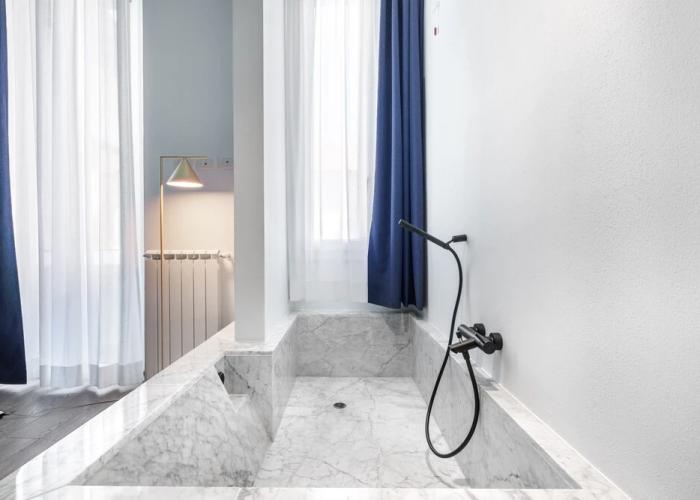 Cavour Deluxe by Mmega