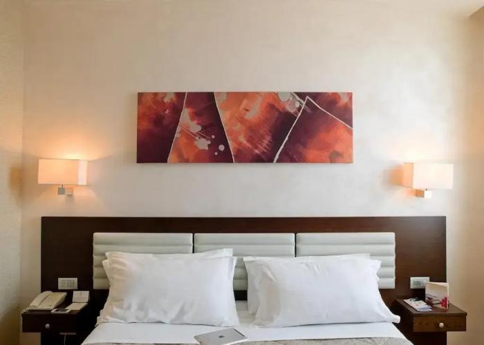 Breaking Business Hotel