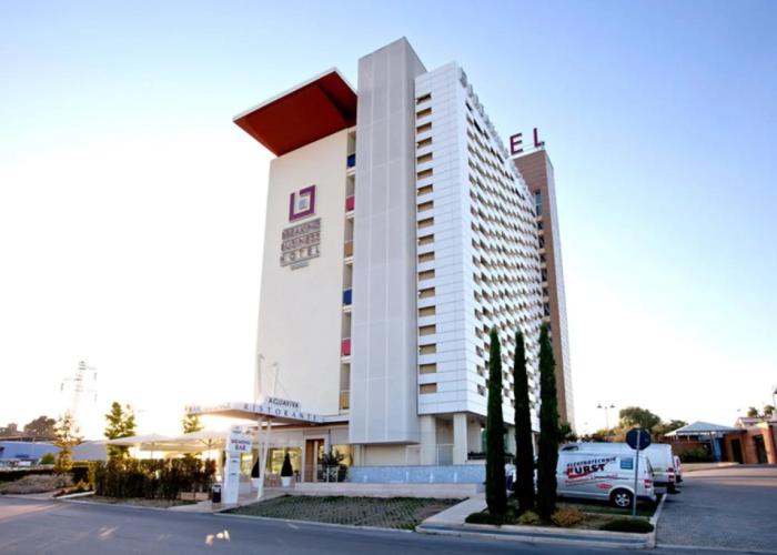 Breaking Business Hotel