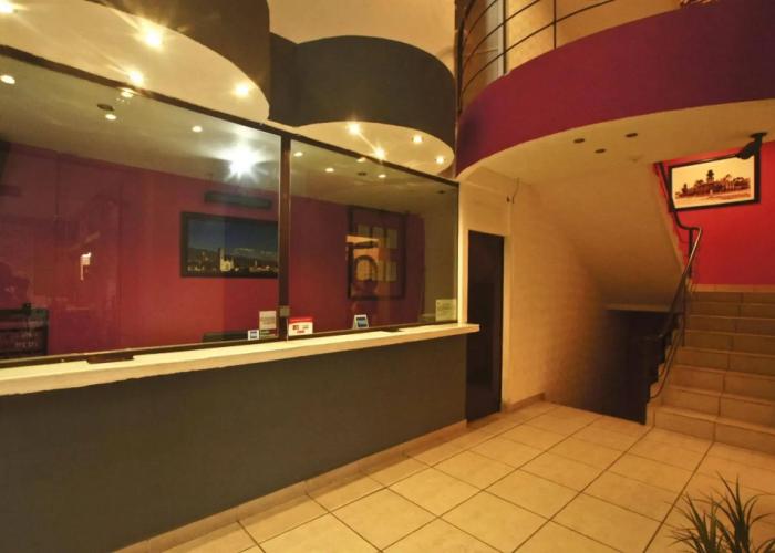 First Inn Hotel & Business