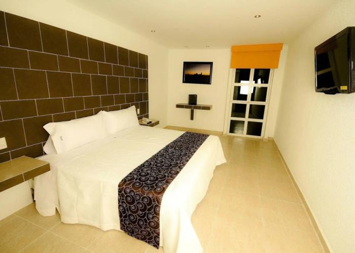 First Inn Hotel & Business