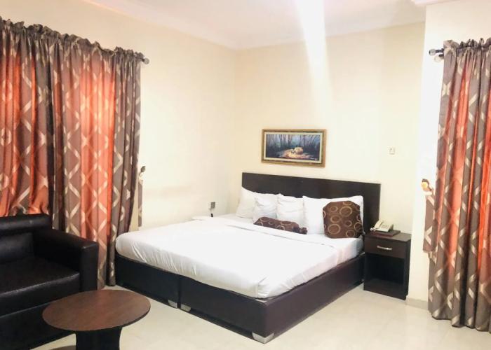 Mayors & Diplomat Suites Opebi