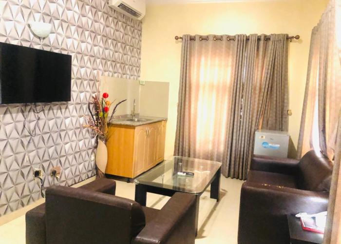 Mayors & Diplomat Suites Opebi