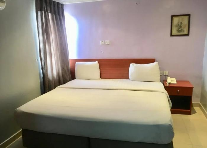 Crown Cottage Hotel