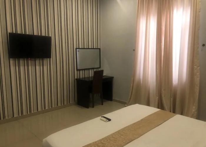 Mayors & Diplomat Suite GRA
