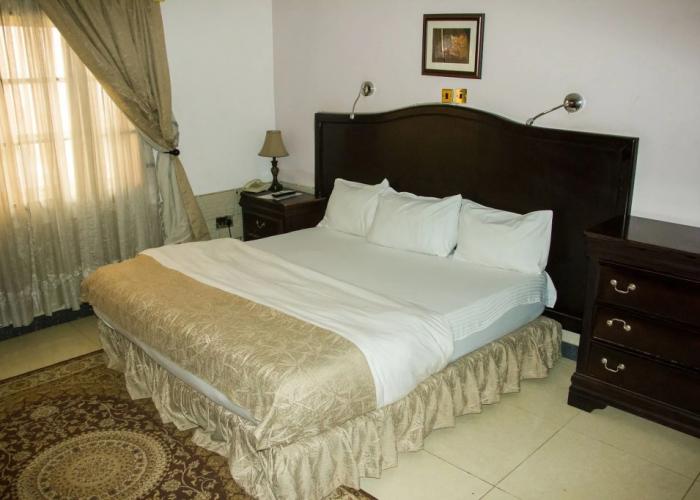 Tivoli Residence & Bar