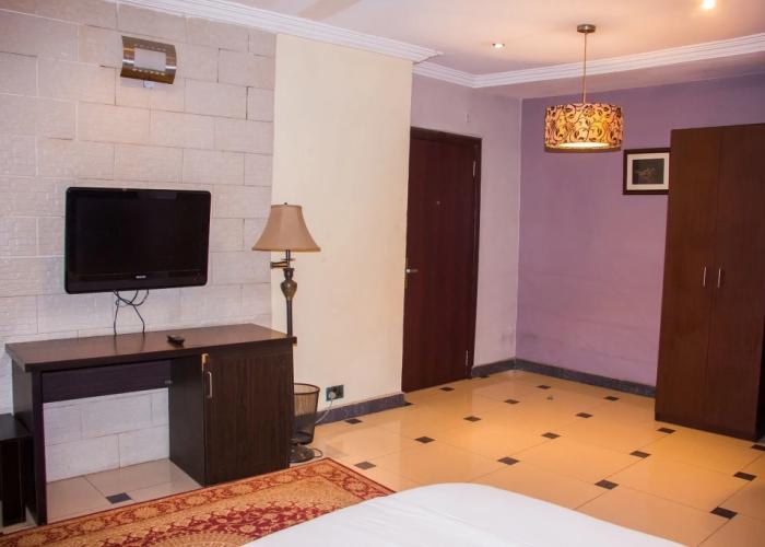 Tivoli Residence & Bar