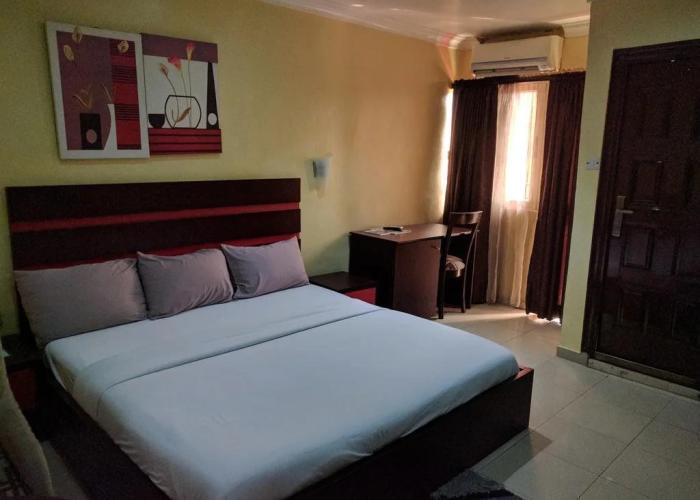 Msquare Whitehouse Hotel